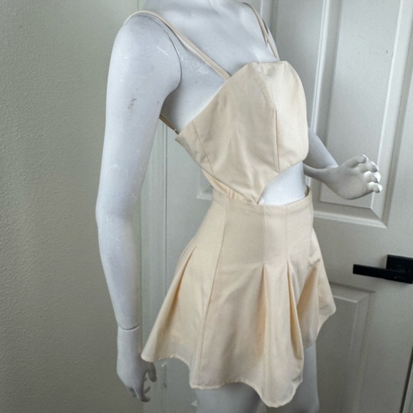 Mable Women's Cream Romper Size Small.  #110 - Picture 7 of 12